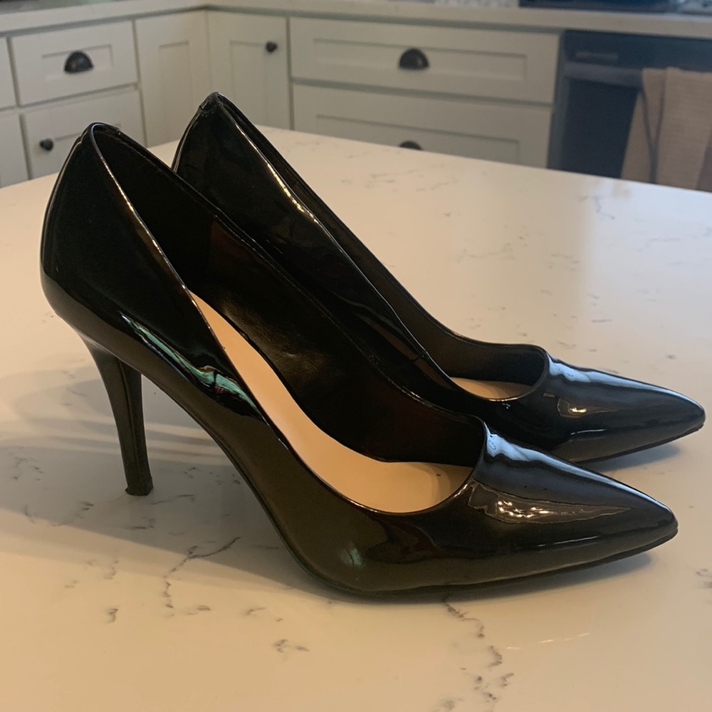 Nine West Black patent leather pumps